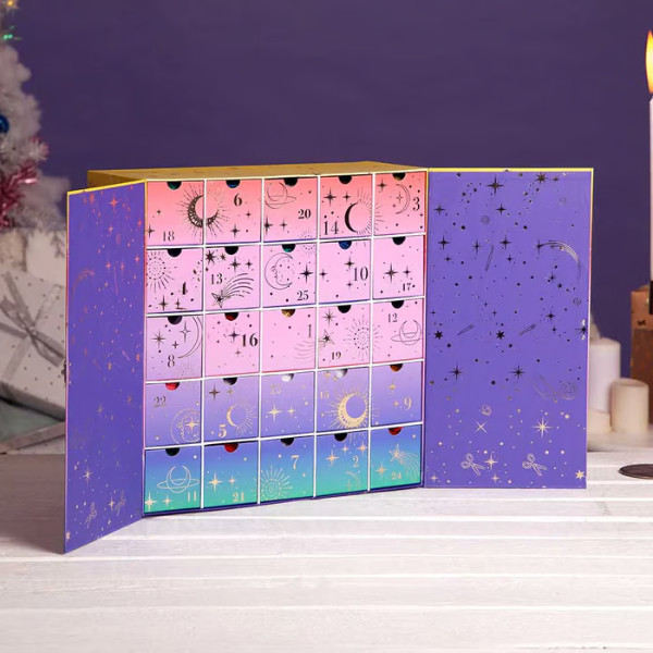 Ziemassvētku tamborēšanas Adventes kalendārs ar diegiem 